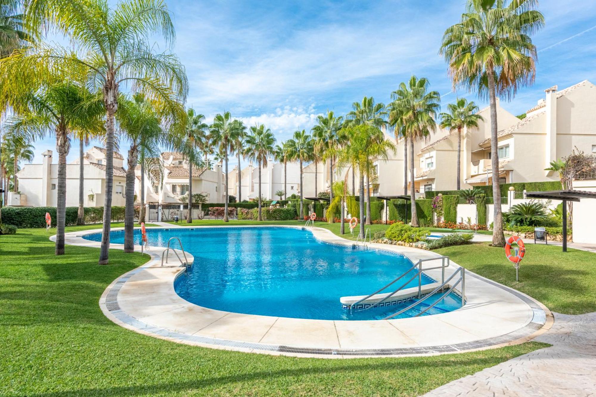 El Arenal Townhouse By The Beach With Swimming Pool - Eaw Homes Marbellac Extérieur photo